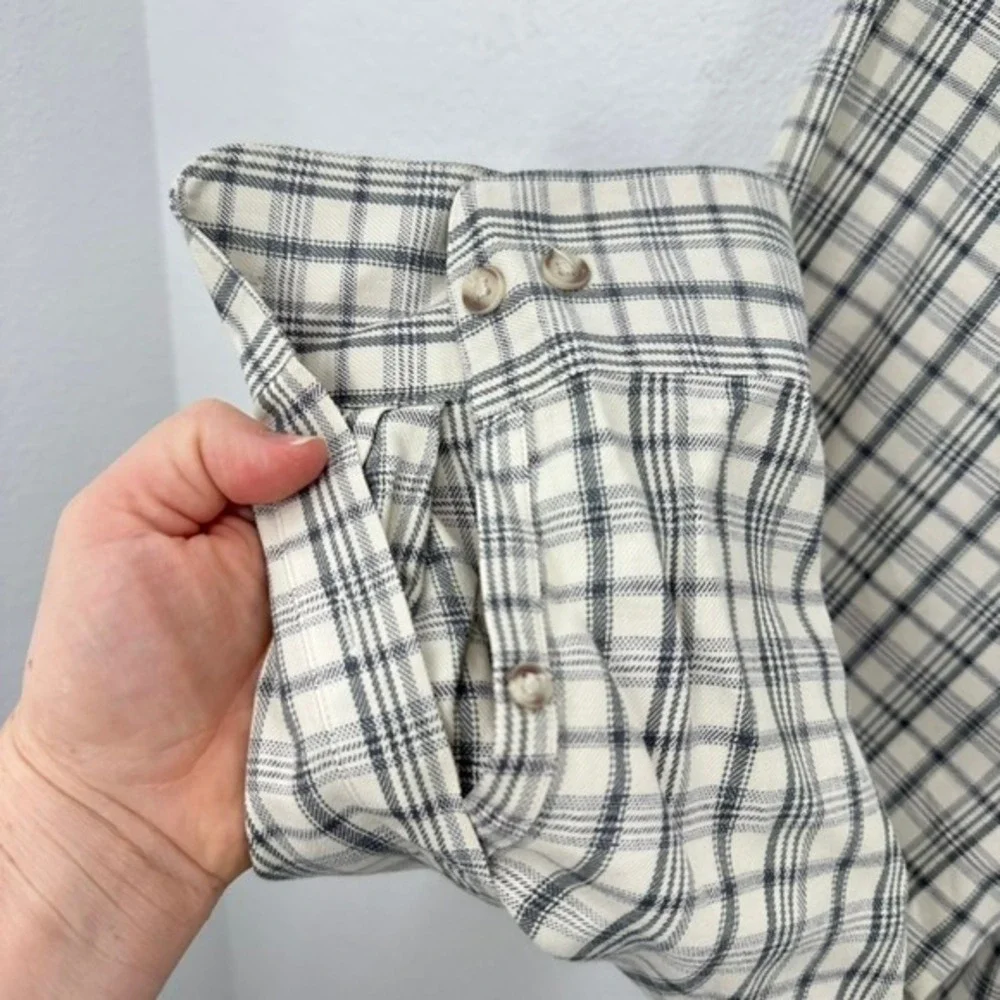 Banana Republic Men's Long Sleeve Grey Plaid Button Down Shirt Casual‎ Workwear